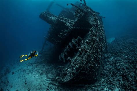 Schiff Unter Wasser Bilder Und Stockfotos Istock