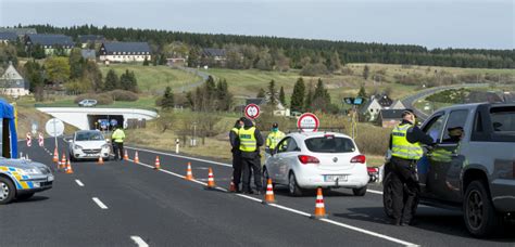 Myslím si, že chorvaté píchají vidle do covid pasu a podobných kravin, uvidíte, že jakmile bude chorvatsko bez restrikcí, stoupne jim cestovní skor to vidim tak, ze do buducna bude chorvatsko kvazi jedinou dovolenkovou destinaciou pre nas region. Přehledně: Okolní země omezují vstup pro občany ČR | Týden.cz