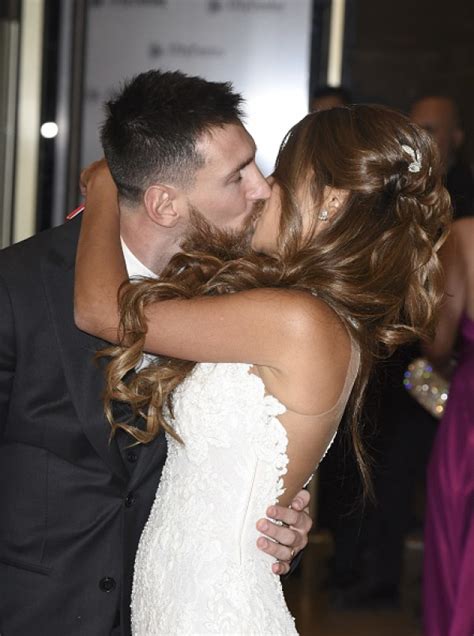 Lionel Messi And Antonella Roccuzzo Marry In Argentina And Share A Kiss