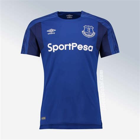 También se reconoció al selectivo alvaradense que participó recientemente en el estatal de softbol libre en guasave, así como a varias niñas destacadas que se abren paso en el softbol femenil local. Camiseta Umbro del Everton 2017/18