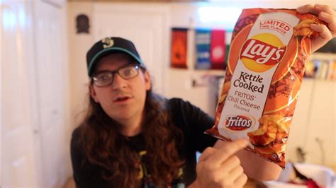 New Lays Kettle Cooked Fritos Chili Cheese Flavor Chips Review Youtube