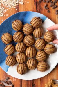 3 ingredient peanut butter oatmeal balls. 3 ingredient peanut butter oatmeal balls - A Mummy Too