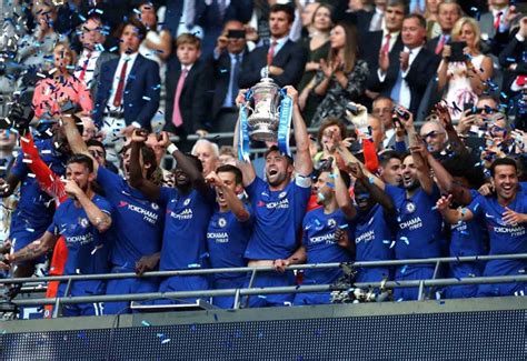 video chelsea lift the fa cup at wembley after defeating man united