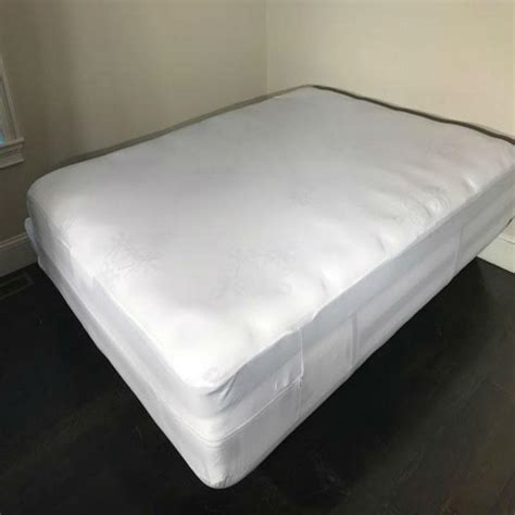 Numerous bed bug mattress covers are available in the market. Hygea Natural Hygea Natural Bed Bug Mattress Cover or Box ...