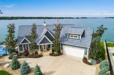 Lakefront Property | Lake Homes by LakefrontLiving.com