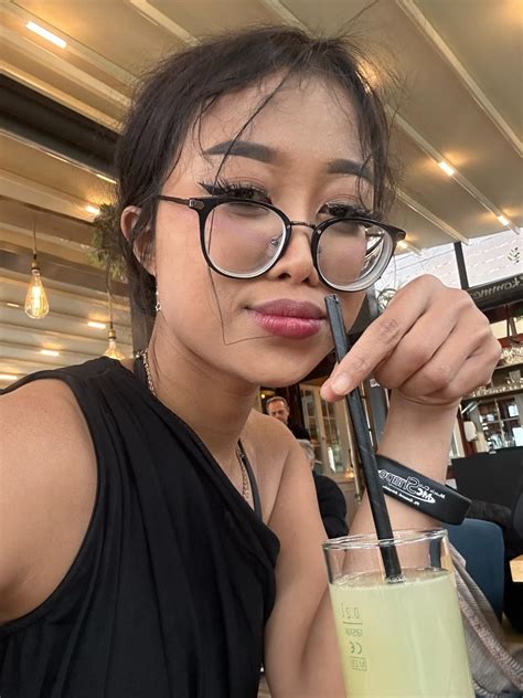 asain girl (@phwera) on Threads