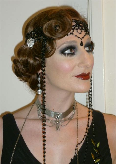 Another name for quack wave is finger wave. Eugene Conde on | 20s hair, Roaring 20s makeup, 1920s hair
