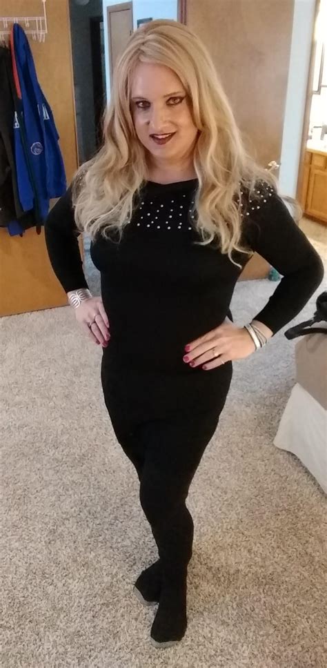 Sexting tips in a nutshell. Showing off my curves... : crossdressing