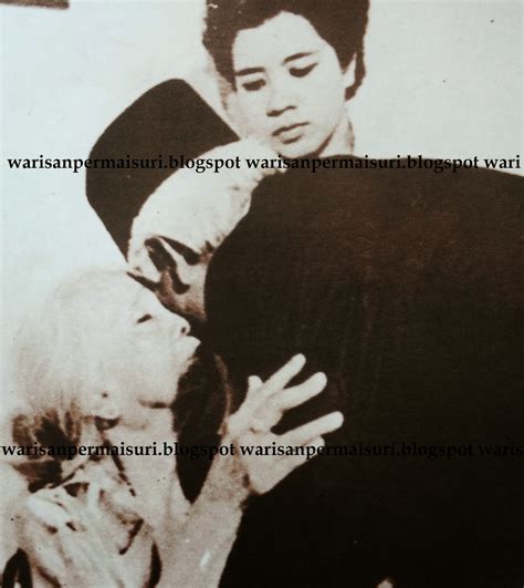 Jenazah bonda sultan johor disemadi di makam diraja bukit mahmoodiah. WARISAN RAJA & PERMAISURI MELAYU: Kenangan Almarhum Sultan ...