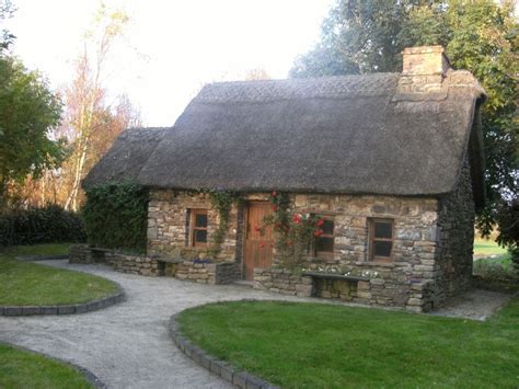 Stone Irish Cottage In Ireland Cute Cottages Little Cottages Stone
