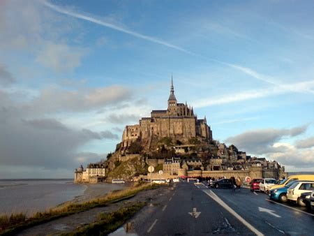 Det behövs inget visum för att resa till frankrike. Tidevannsøyen Mont-Saint-Michel i Normandie, Frankrike