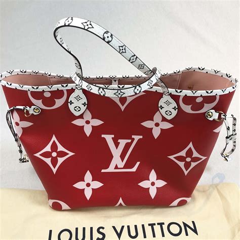 Crafted from the finest monogram canvas, this bag is sure to enhance your ensemble. Louis Vuitton Giant Monogram - Red / Pink Neverfull MM ...