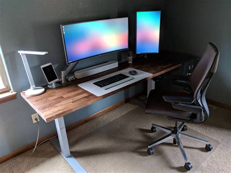 As an experiment, katy and i picked up one of these desks in white with the birch veneer countertop and gave it a try for a few days. Ikea Karlby sit-stand setup (Dengan gambar)