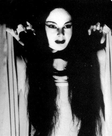 Aurore De L´horreur Season Of The Witch Vintage Horror Vampires Horror Art Dark Fantasy