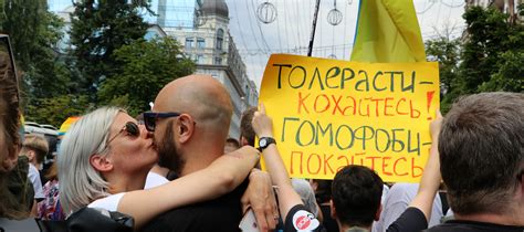Українська гей пара виграла справу у ЄСПЛ неможливість укласти шлюб в Україні визнали