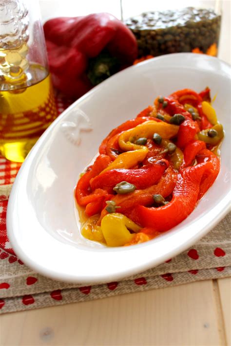 1) lava i peperoni interi, asciugali e ungili d'olio, sfregandoli con le mani. Peperoni arrostiti al forno ricetta | Kochrezepte, Rezepte ...