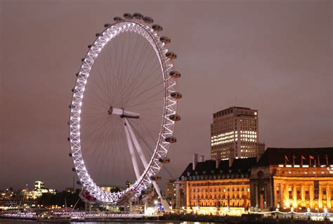 The wheel has 32 ovoid passenger capsules, one for each borough in london, and each capsule takes up to 25. London Eye | The London Eye (Millennium Wheel) at a height ...