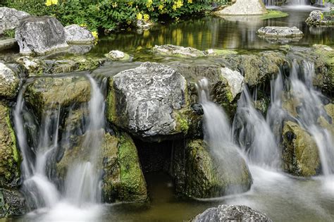 Das dekorative highlight können sie selber bauen. "Flauschiger" Wasserfall im Japanischen Garten in Wien