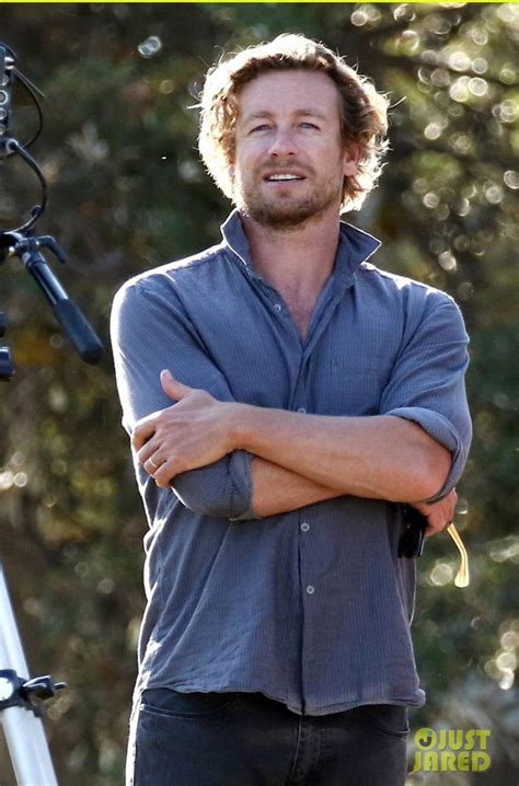 Simon Baker On Set Of His New Film Breath Source Justjared December 20 2015 Actrice