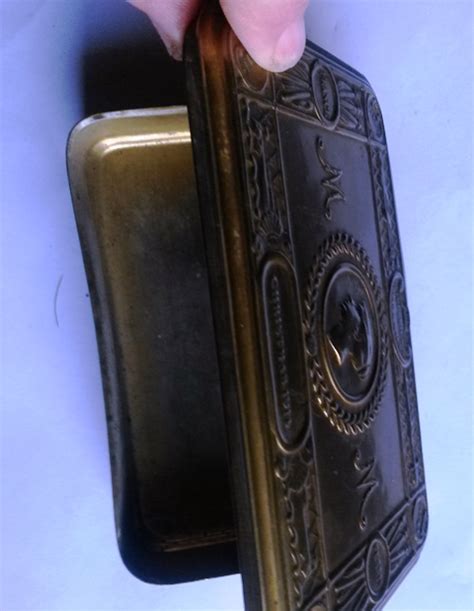 tobacco box owned by fred negus