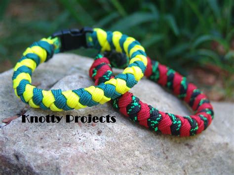 The next step (not shown) will be to cross tan behind the braid and the cross over brown. Round Braid paracord bracelets | Paracord bracelets ...