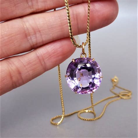 Like yellow gold, the purity of white gold is given in karats. Beryl Lane - Vintage 18ct Yellow Gold Pretty Lavender ...