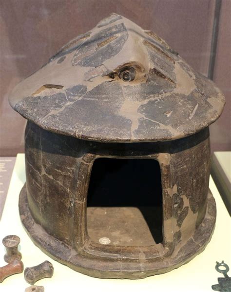 Etruscos Wikipédia A Enciclopédia Livre Urna Cerâmica Cabana