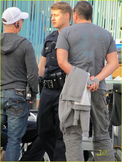 Ben McKenzie Back On The Southland Set Photo Benjamin McKenzie Photos Just Jared