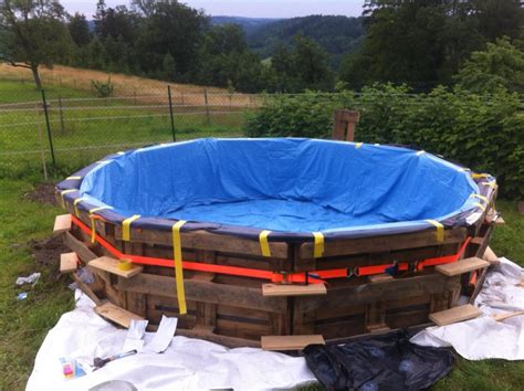 Make Your Very Own Diy Swimming Pool With 9 Old Wooden Pallets Daily Digest