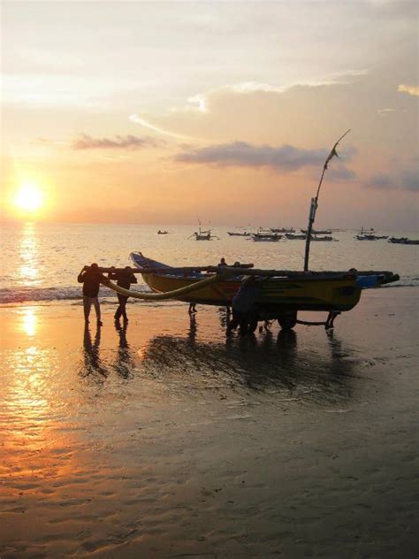 puisi pemandangan pantai sore hari | Foto Dunia Alam Semesta INDONESIA
