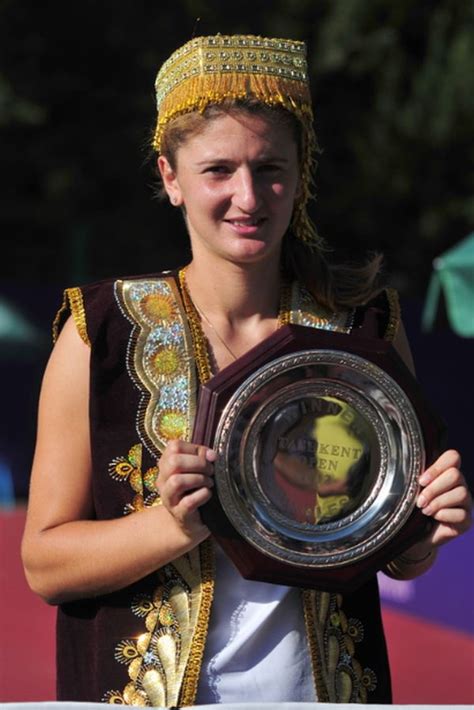 I hope you enjoy it! POZA ZILEI, 16 august 2012: Irina Begu cu trofeul cucerit ...
