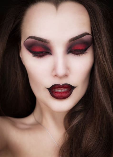List 42 Glam And Sexy Vampire Makeup Ideas 2020 Thelittlelist Your Daily Dose Of Knowledge