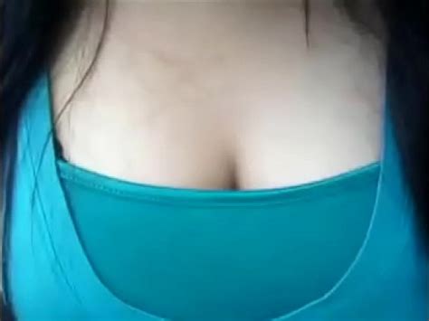 Hot Desi Indian Girl Showing Her Boobs XVIDEOS