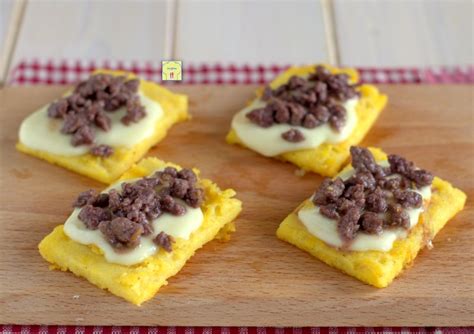 Crostini Di Polenta Con Salsiccia Sfiziosissimi Antipasti Facili E Irresistibili