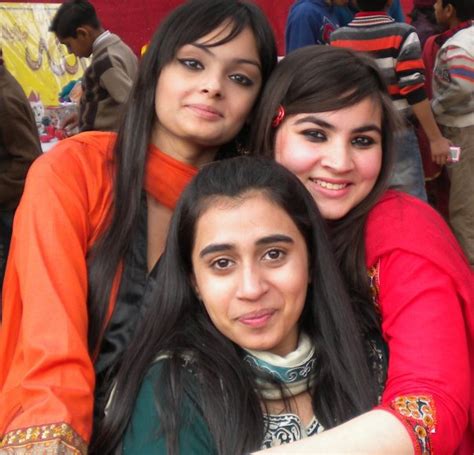 Articles Pakistani College Girls Beautiful Pictures