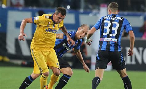 Milan, mandzukic subito del match con l'atalanta: UFFICIALE - Mandzukic è un giocatore del Milan e sfida la ...