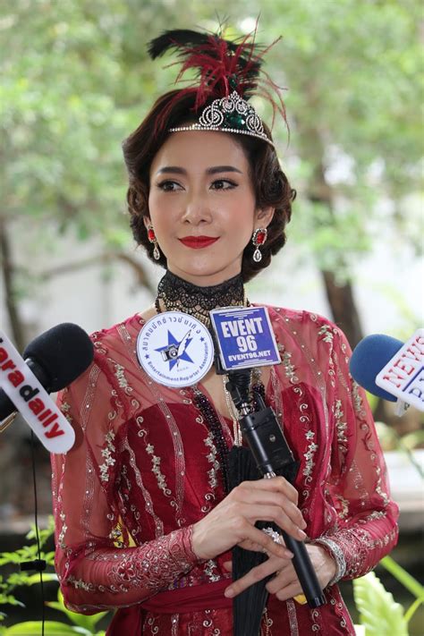 มุกดา นรินทรักษ์ พิ้งพลอย ปภาวดี มุกเข้ม/มุกไมค์ พิ้งพลอย. ค่ายดีด้า บวงสรวงละคร วิมานมนตรา , ขิงก็รา ข่าก็แรง รวมทัพ ...