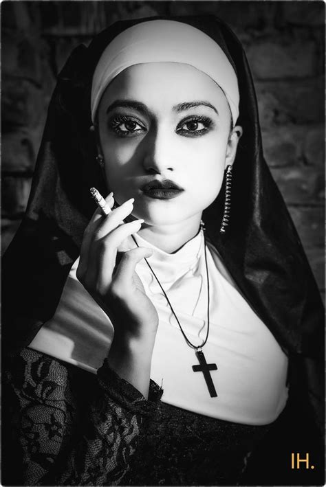 Relatert Bilde Smoking Ladies Girl Smoking Hot Nun Nun Costume Ange