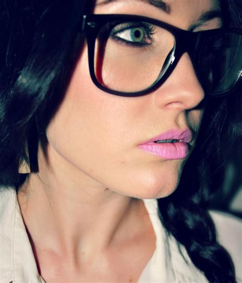 Glasses Meets Makeup And A Summer Lip Paperblog Makeup Tips With Glasses Glasses Makeup