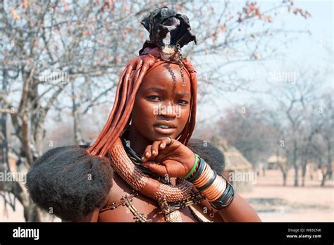 Himba Mädchen Hübsch Fotos Und Bildmaterial In Hoher Auflösung Alamy