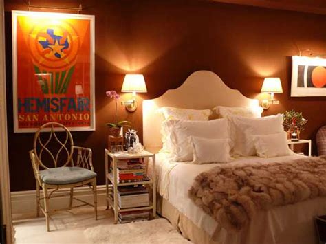 Exchange ideas and find inspiration on interior decor and design tips, home organization ideas, decorating on a budget, decor trends, and more. Adding Orange Colors to Bedroom Decorating Ideas in Fall