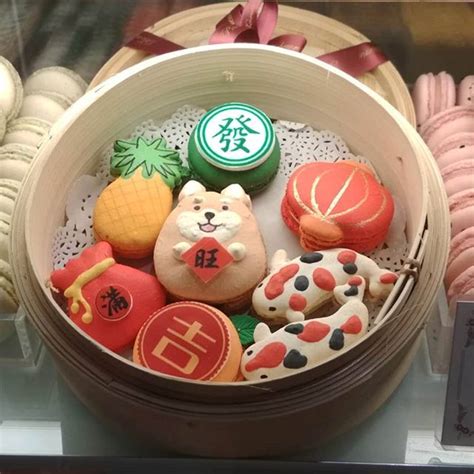 The outer shell is made from strawberry chocolate, which can be lifted to reveal a golden mandarin ivory mousse. Chinese New Year themed macarons in a dim sum steamer. Or, how to convince your traditional ...