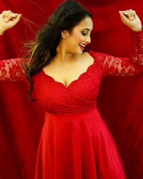 Rani Chatterjee Looks Glamorous In Red Dress Photos Viral On Social Media रानी चटर्जी ने रेड