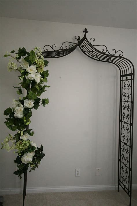 Hobby Lobby iron garden arch- LISA this is the one at Hobby Lobby I