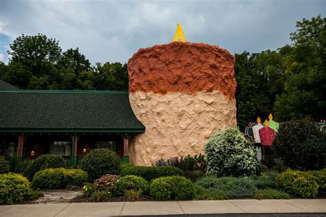 Worlds Largest Candle In Centerville Indiana Silly America