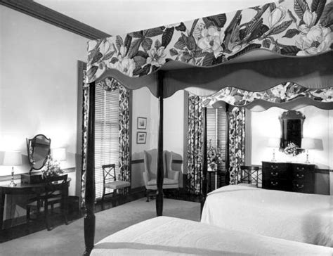 It exudes elegance and evokes memories of a past replete with glory, nostalgia and embarrassment. Florida Memory • Guest bedroom in the Florida Governor's ...