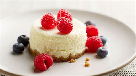 Since most cheesecakes are already flourless, modifying the recipe to be keto friendly doesn't require many adjustments at all. Mini Raspberry Keto Cheesecake Recipe | Everyday Health