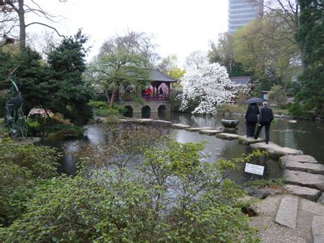 Ein schöner ort zum spazieren gehen:) es ist sehr schön hergerichtet und man kann schön entspannen. Japanischer Garten - Leverkusen - Bewertungen und Fotos ...