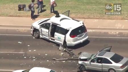 Car wreck on poplar & accacia streets. Turno de Google: un coche autónomo de Waymo se vio ...