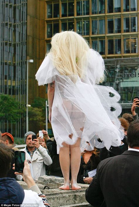 Lady Gagas Makes Bizarre Entrance As She Lands In London Daily Mail
